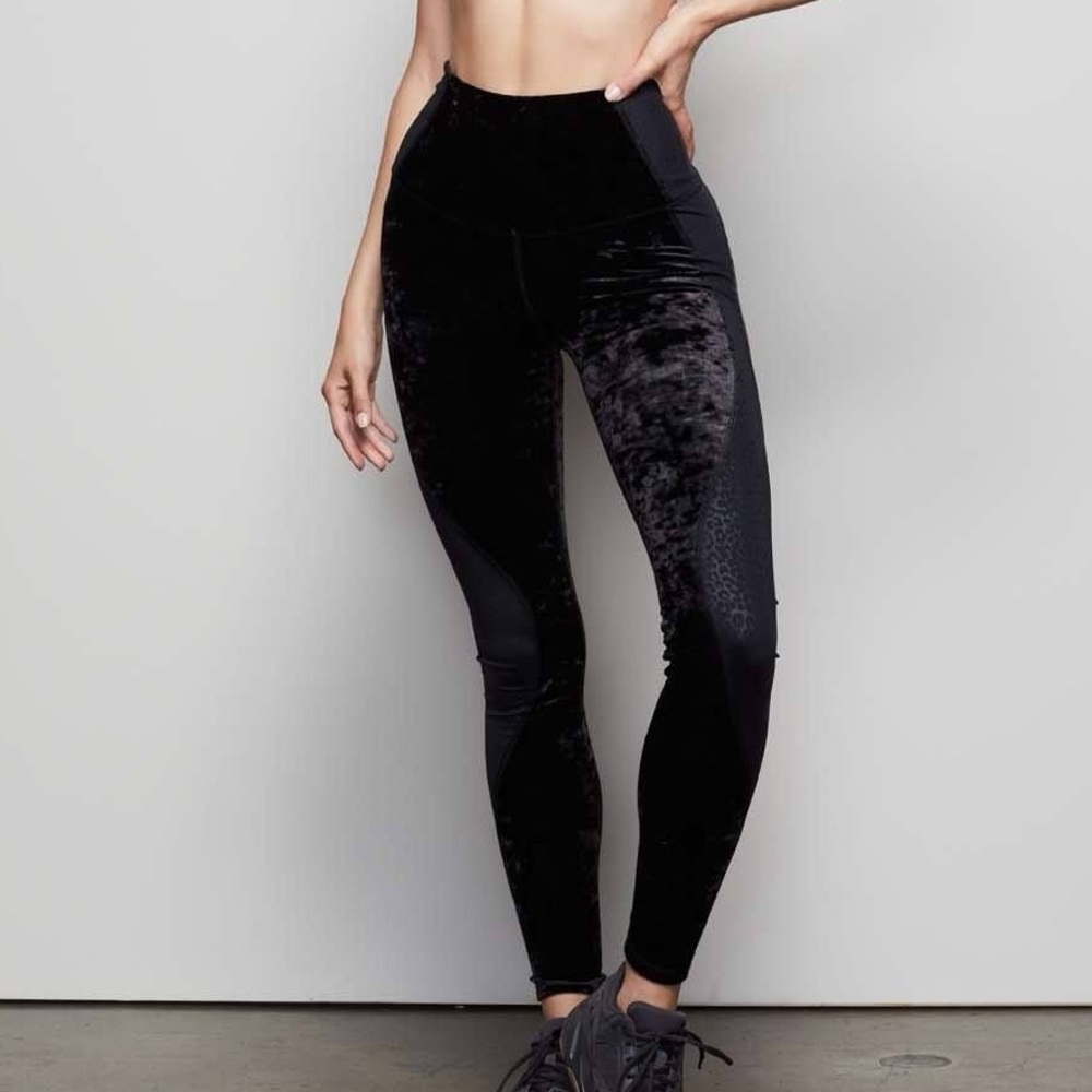 GOOD AMERICAN Crushing It Velvet Leopard Print Leggings Black Medium - Picture 3 of 7